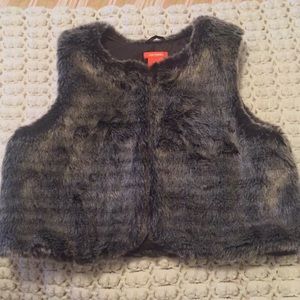 EUC faux fur cropped vest